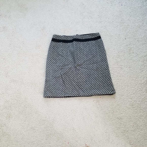 Very smart winter woolen skirt. - Picture 5 of 6